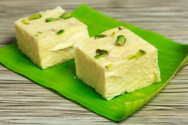 दिल खुश हो जायेगा जब खायेंगे सोन पापड़ी रेसिपी | Soan Papdi Recipe in Hindi